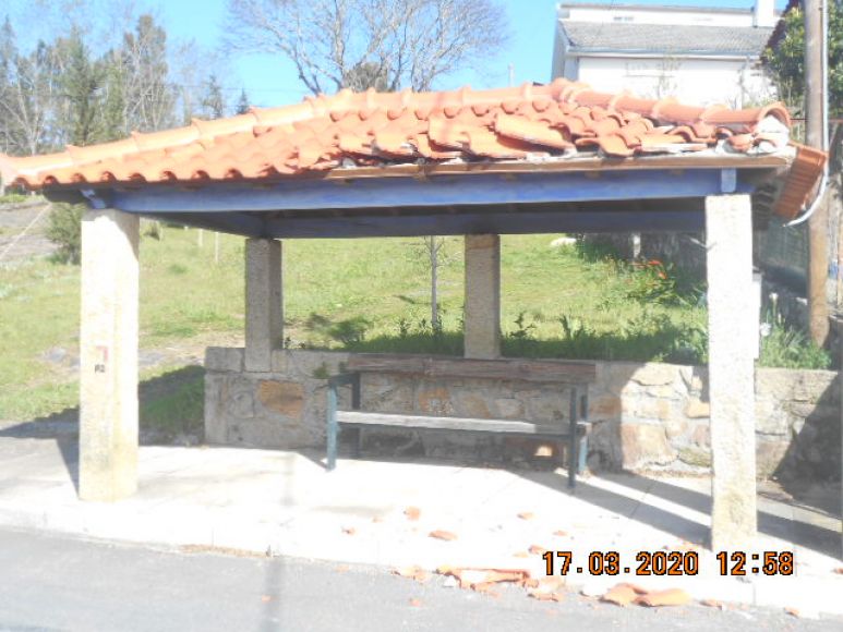 Paragem (Abrigo no centro da Freguesia)
