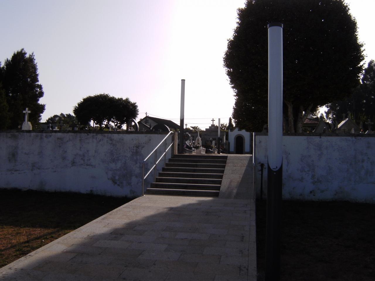 Ilumina&ccedil;&atilde;o no Cemit&eacute;rio