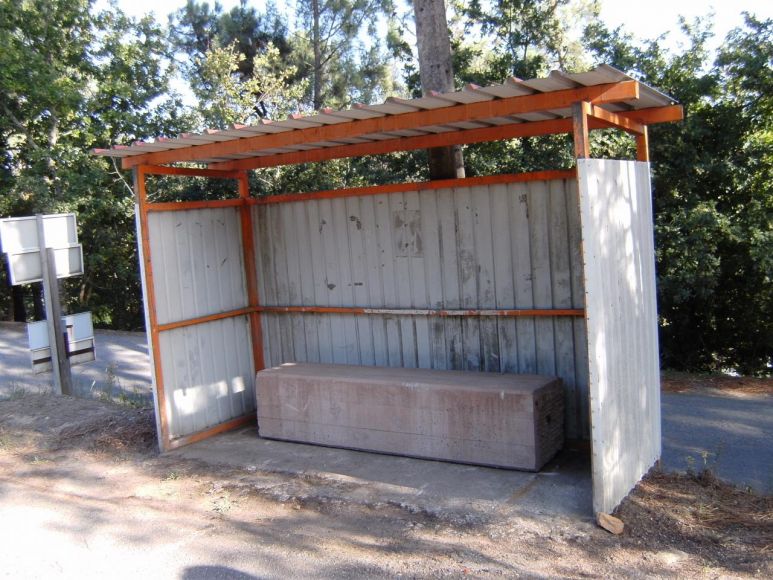 Abrigo (Paragem da Fr&eacute;guda)